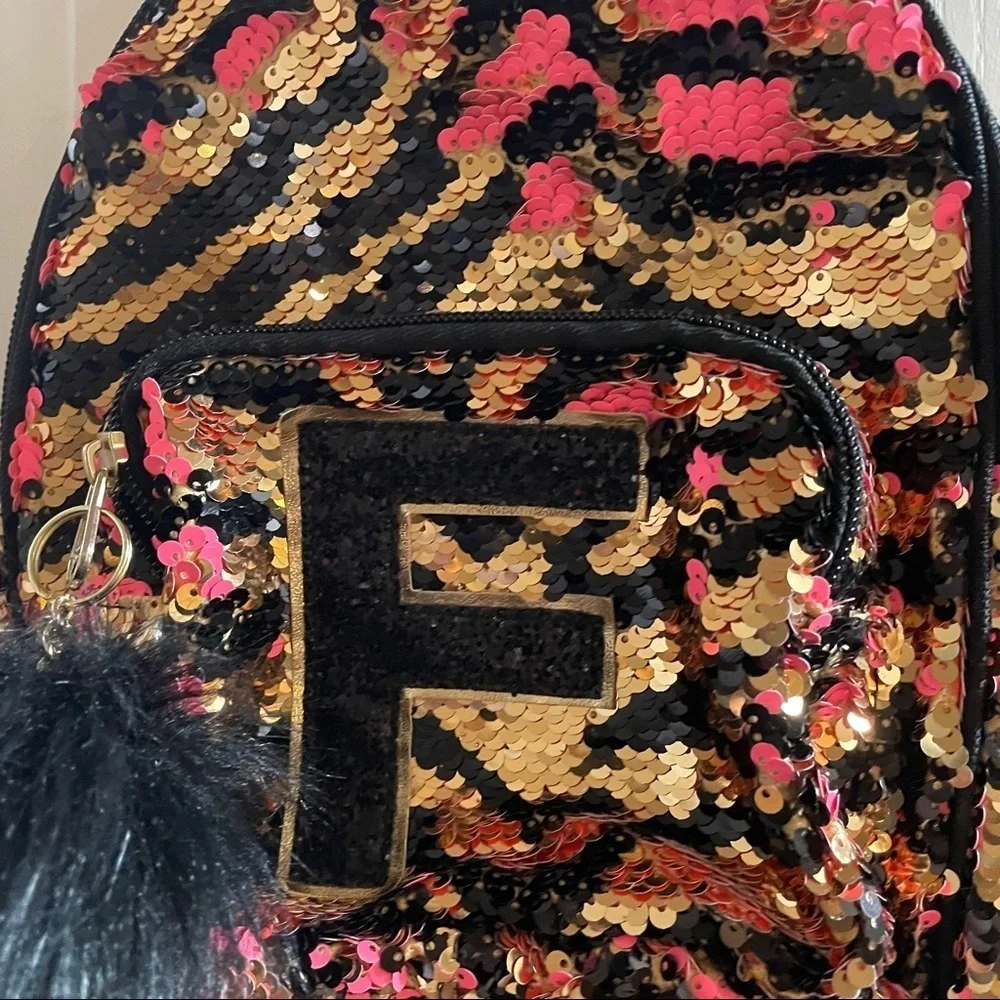 mini justice cat backpack flip sequin “F” Pom